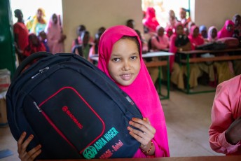 Girl in Niger Attends School