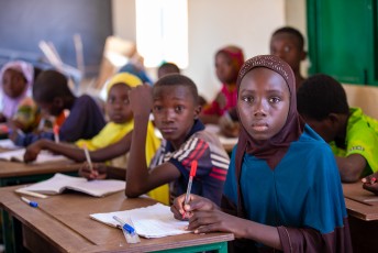 Girl in Niger Attends School
